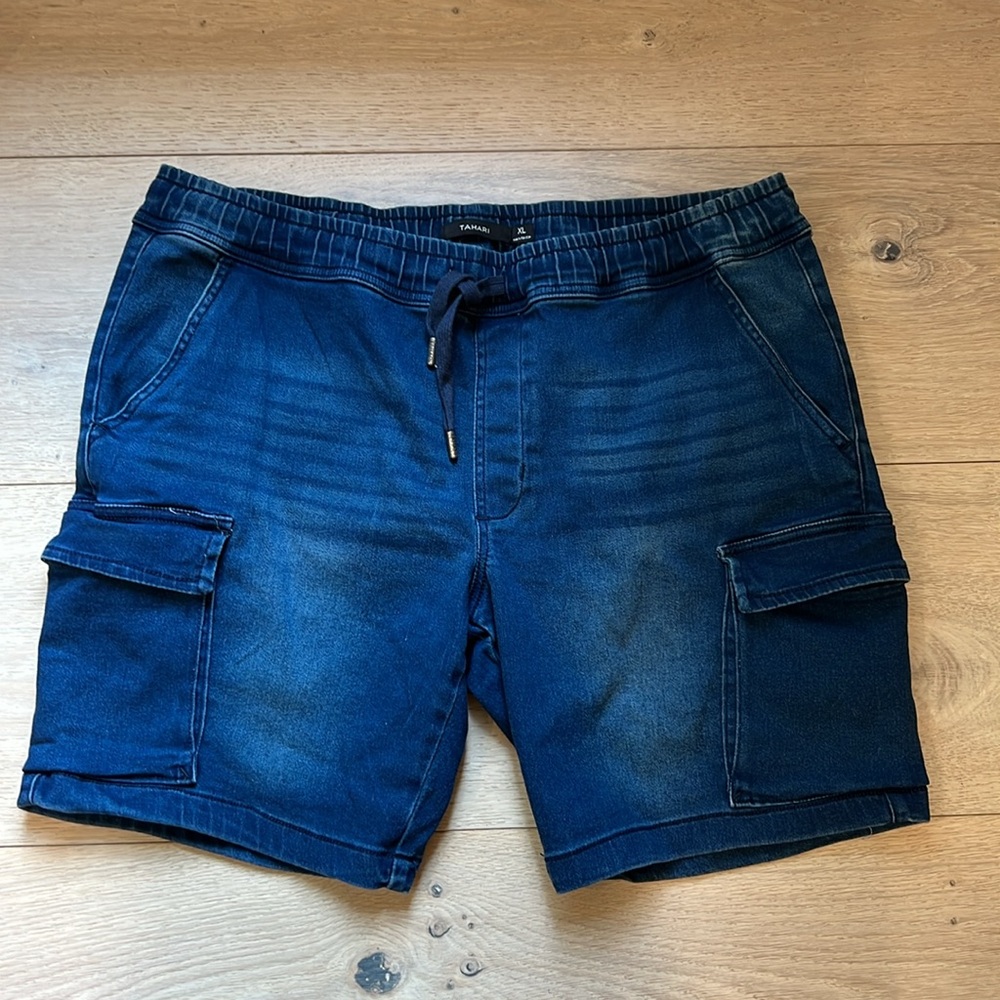 Tahari Men’s Denim Cargo Shorts in Size XL